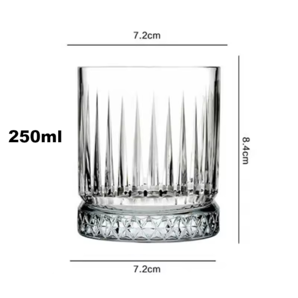 Infografic tehnic cu schita paharului cu dungi verticale indicand inaltimea de 8.4 cm, diametrul de 7.2 cm si capacitatea exacta de 250ml.